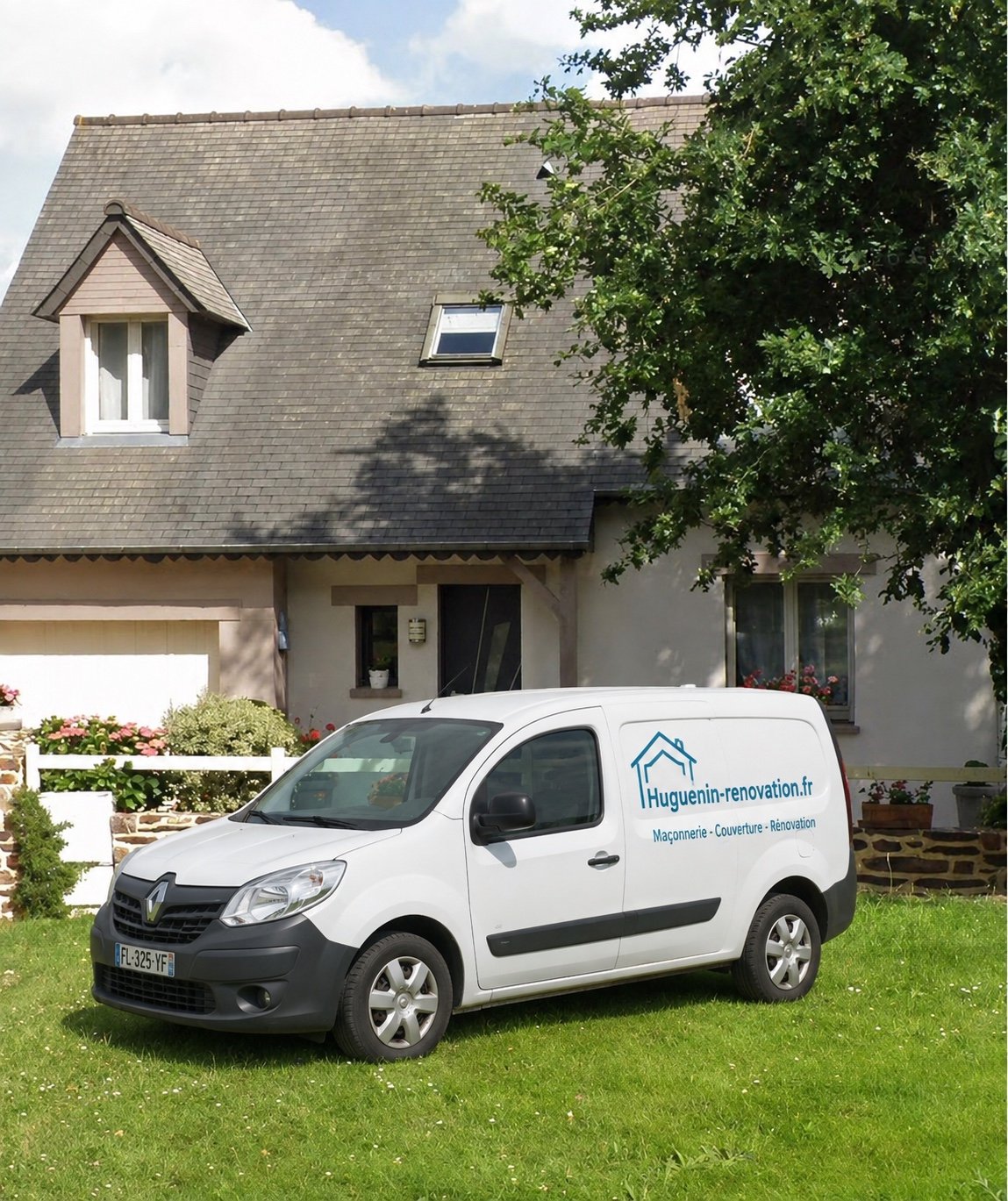Fourgon Huguenin Rénovation devant une maison